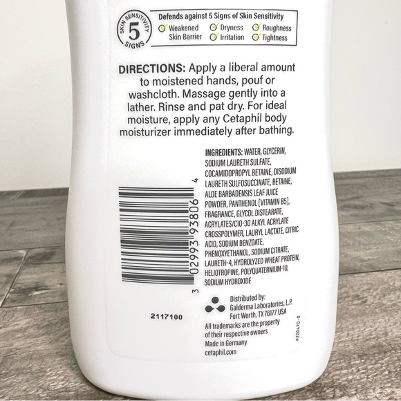 Cetaphil Ultra Gentle Body Wash x 2 Bottles - Picture 8 of 9